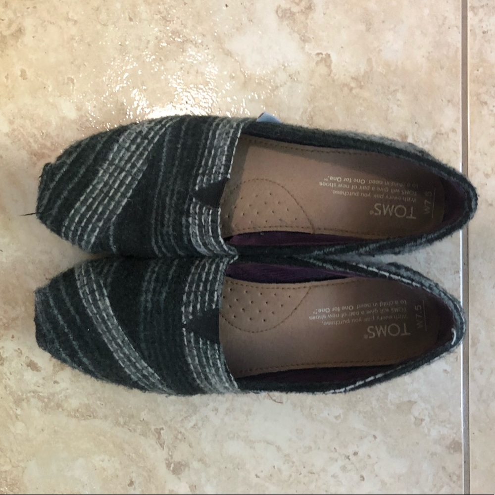 LIKE NEW TOMS!!!